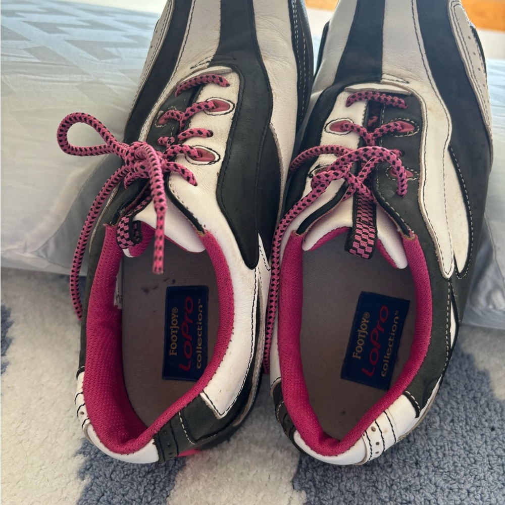 Golf shoes